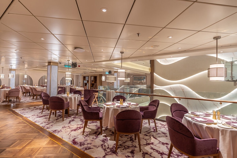 رحلة كروز أرويا من دبي إلى أبوظبي