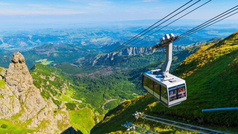 برنامج بولندا وشرق أوروبا