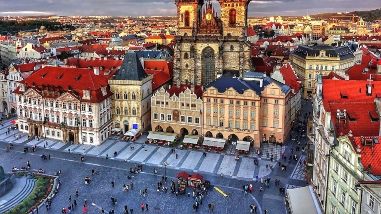 برنامج بولندا وشرق أوروبا