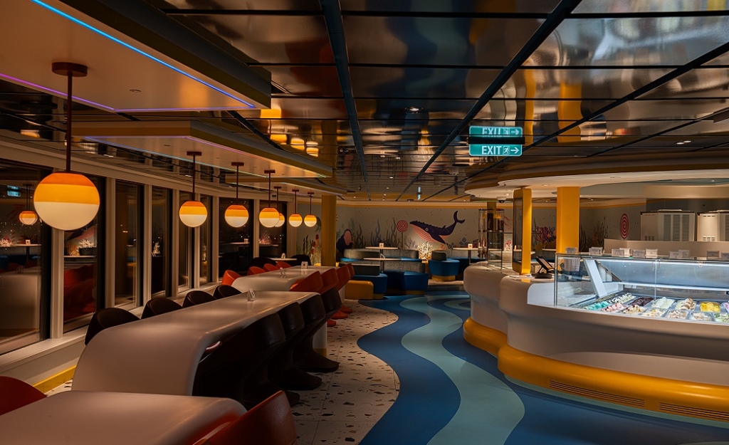 Inside the Aroya كروز أرويا للعوائلCruise